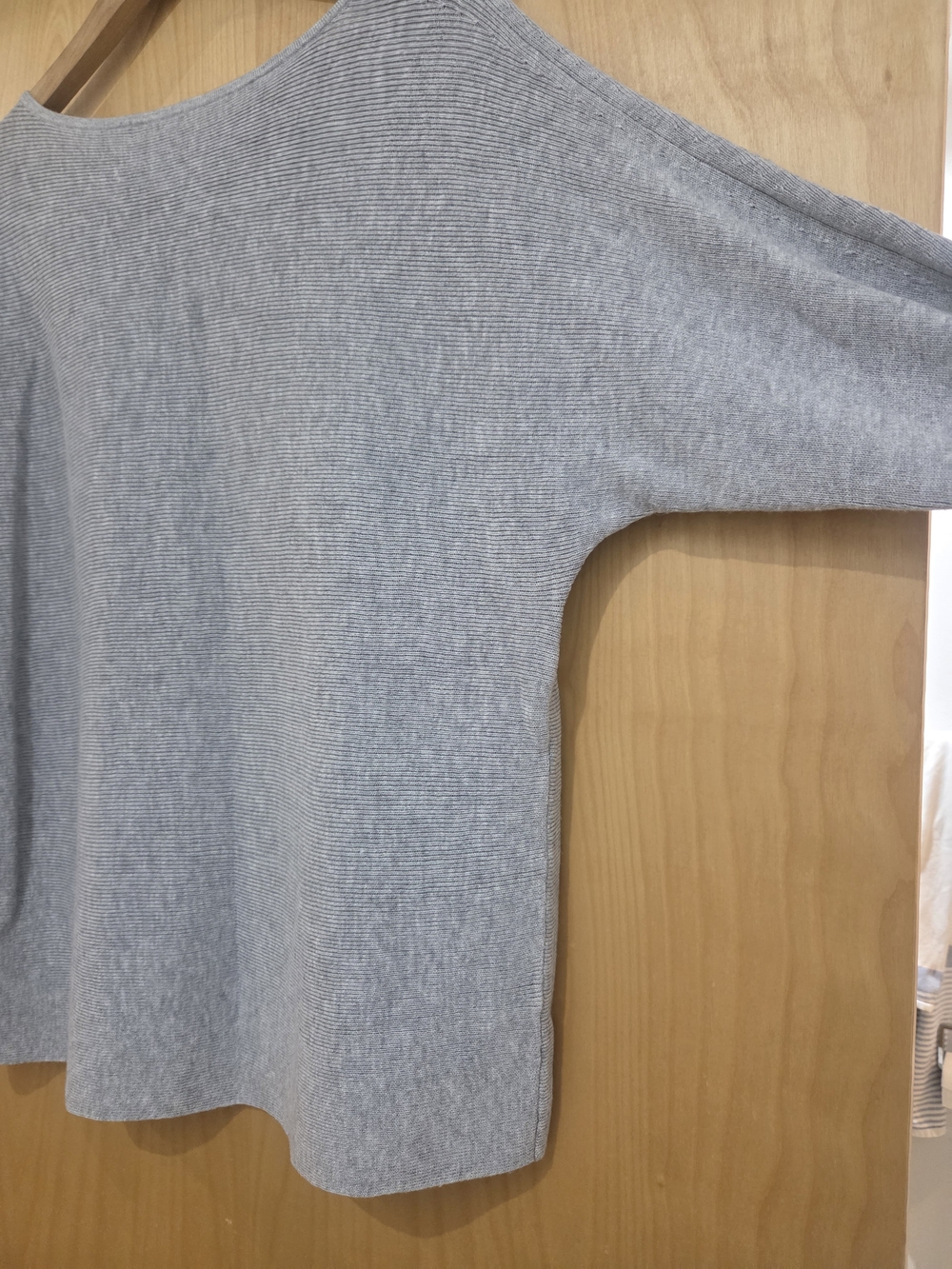 H&M Light Gray Ribbed Knit Top - Picture 4 of 6